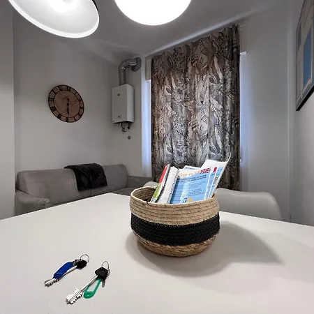 Апартаменты Ruffoni House - 3 With Private Bathrooms And Garage Верона