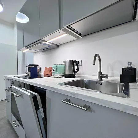 300m Fair - Ruffoni House 3 Bedrooms 3 Bath