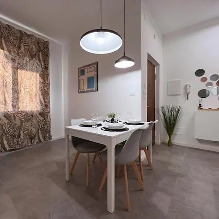 300m Fair - Ruffoni House 3 Bedrooms 3 Bath Verona