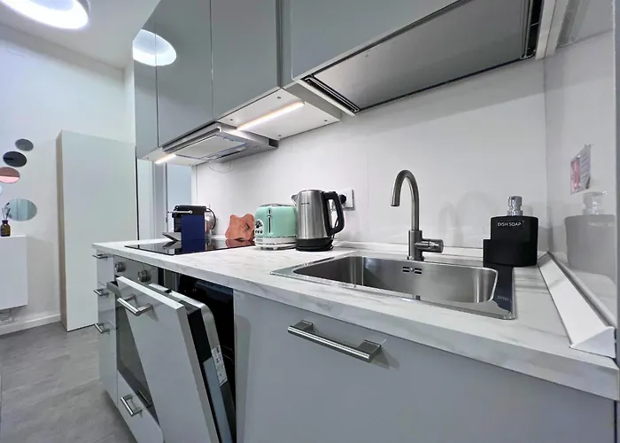 300m Fair - Ruffoni House 3 Bedrooms 3 Bath